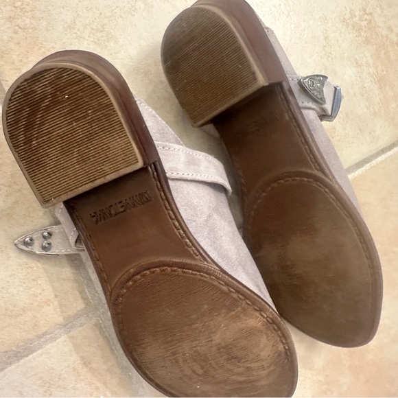 Minnetonka Women's Billie Leather Slip-On Mules - Picture 7 of 8